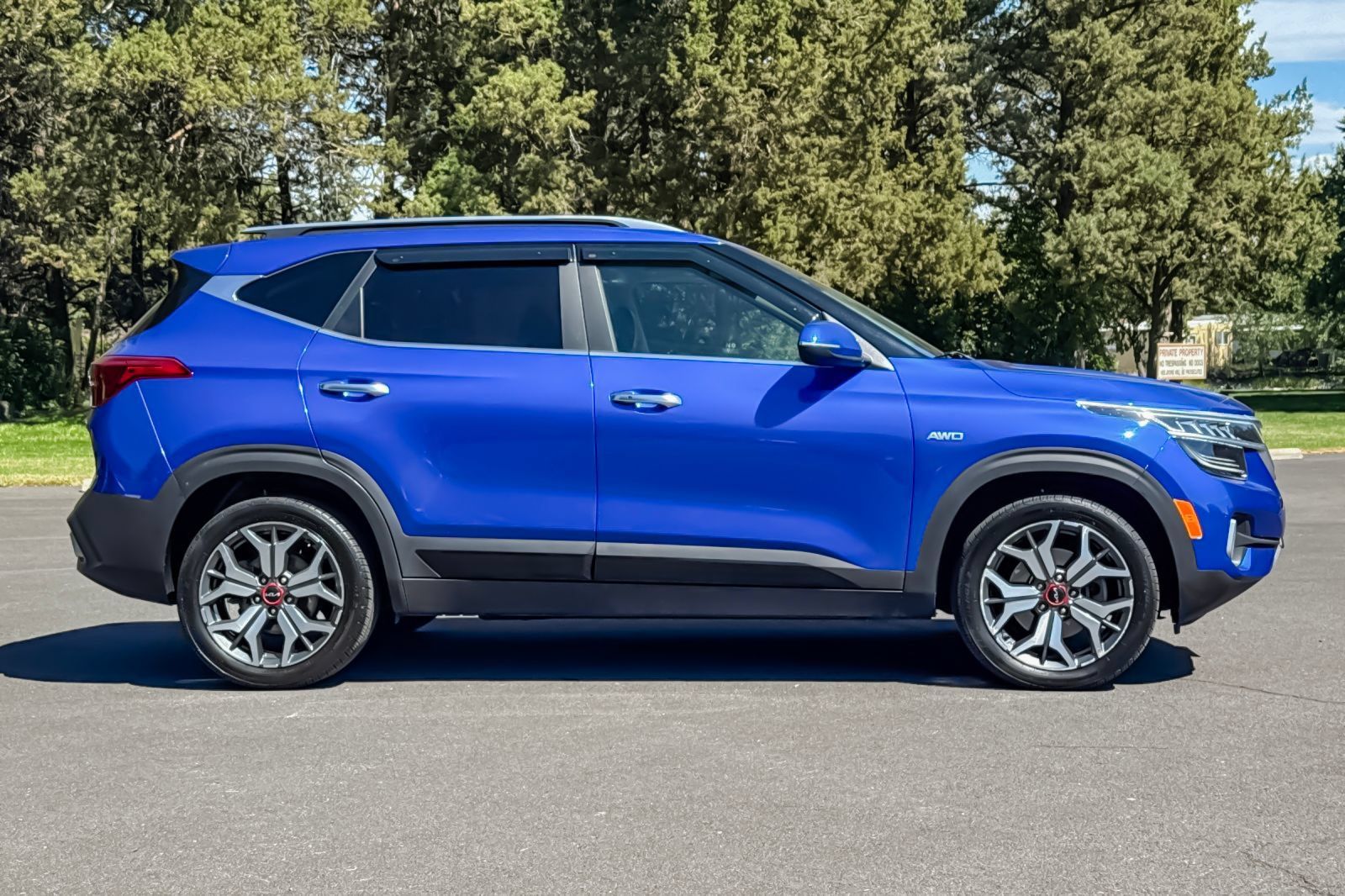 Used 2022 Kia Seltos SX w/ Sunroof Package AWD/4WD image 3