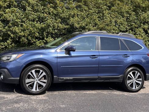 Used 2019 Subaru Outback 2.5i Limited AWD/4WD image 3