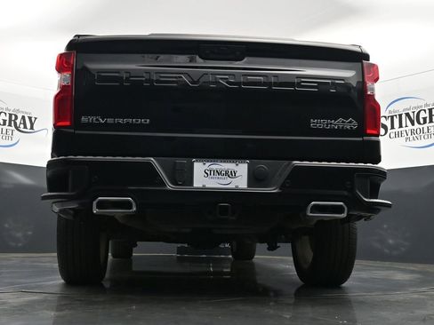 Used 2025 Chevrolet Silverado 1500 High Country w/ High Country Premium Package AWD/4WD image 25
