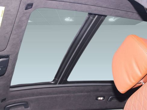 New 2026 BMW X7 M60i image 16