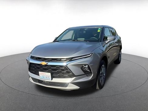 Used 2025 Chevrolet Blazer LT FWD image 7