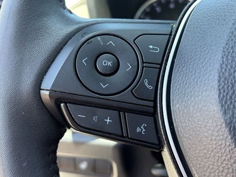 Used 2022 Toyota RAV4 XLE w/ XLE Grade Weather Package FWD image 11
