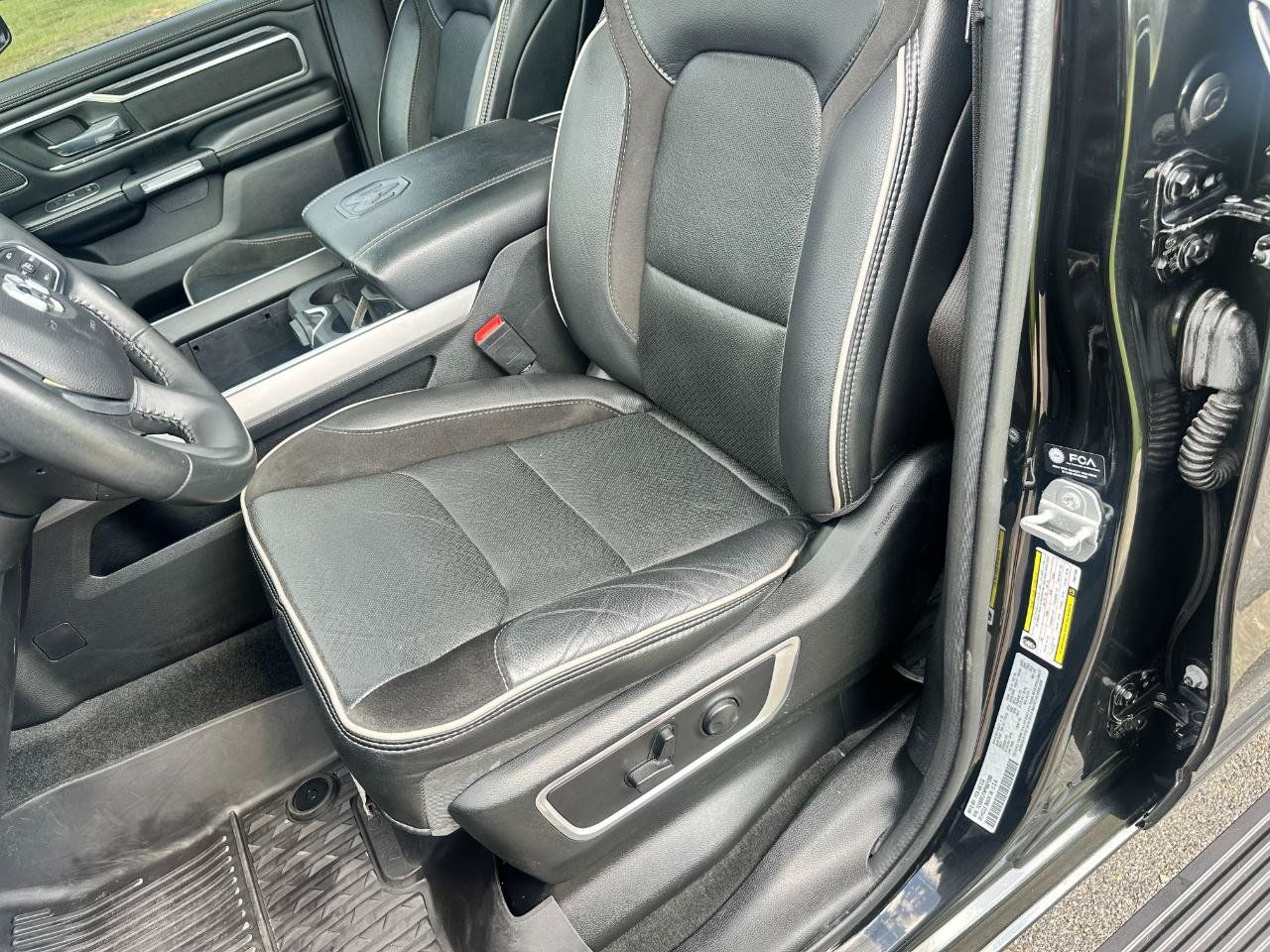 Used 2023 RAM 1500 Laramie AWD/4WD image 13