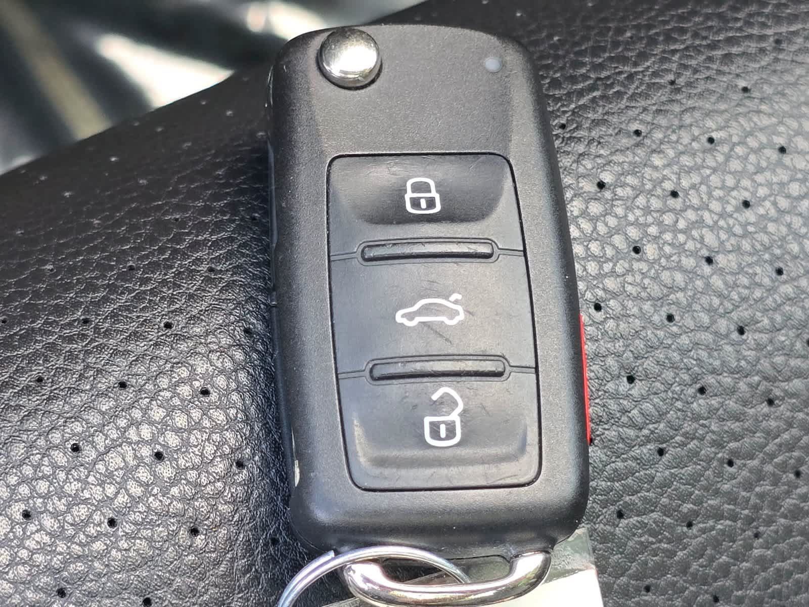 Used 2016 Volkswagen Tiguan SE AWD/4WD image 32