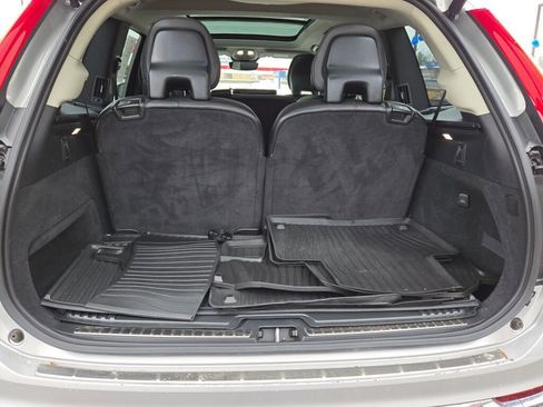 Used 2024 Volvo XC90 B5 Core w/ Protection Package Premier image 18
