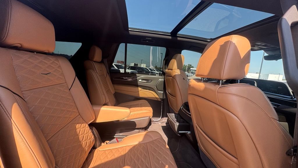 Used 2023 Cadillac Escalade Premium Luxury w/ Performance Package AWD/4WD image 13