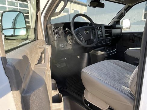 Used 2025 Chevrolet Express 3500 LT w/ LT Preferred Equipment Group RWD image 20