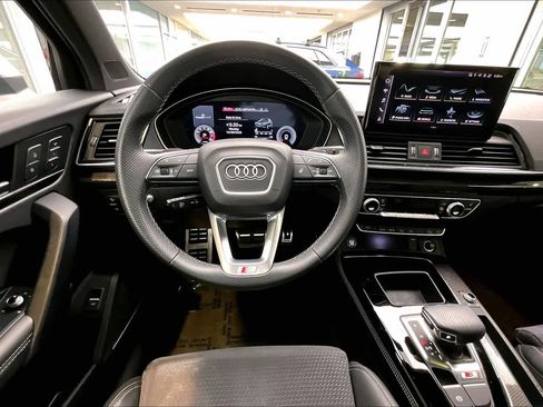 Used 2023 Audi SQ5 Prestige w/ Prestige Package image 6