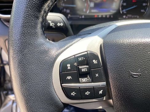 Used 2022 Ford Explorer Limited w/ Equipment Group 301A AWD/4WD image 16