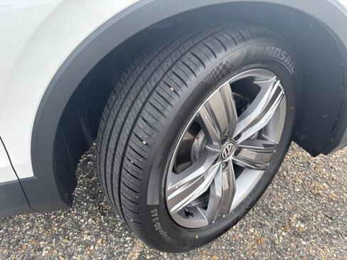 Used 2021 Volkswagen Tiguan SEL FWD image 18