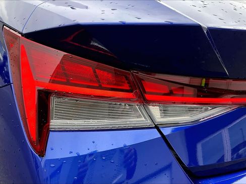 Used 2025 Hyundai Elantra Limited image 29