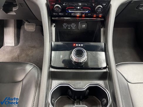 Used 2024 Jeep Grand Cherokee Limited w/ Black Appearance Package image 26