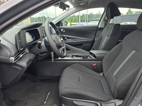 New 2026 Hyundai Elantra SE FWD image 17