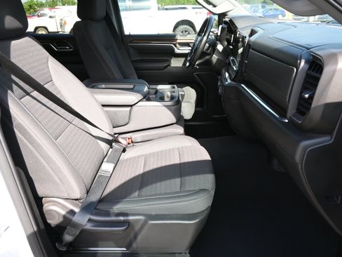 Used 2025 Chevrolet Silverado 1500 LT AWD/4WD image 16