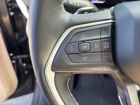 Used 2023 Jeep Grand Cherokee Limited w/ Black Appearance Package RWD image 19