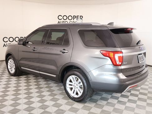 Used 2016 Ford Explorer XLT w/ Equipment Group 201A FWD image 22