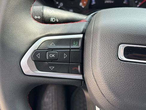Used 2025 Jeep Compass Trailhawk AWD/4WD image 21