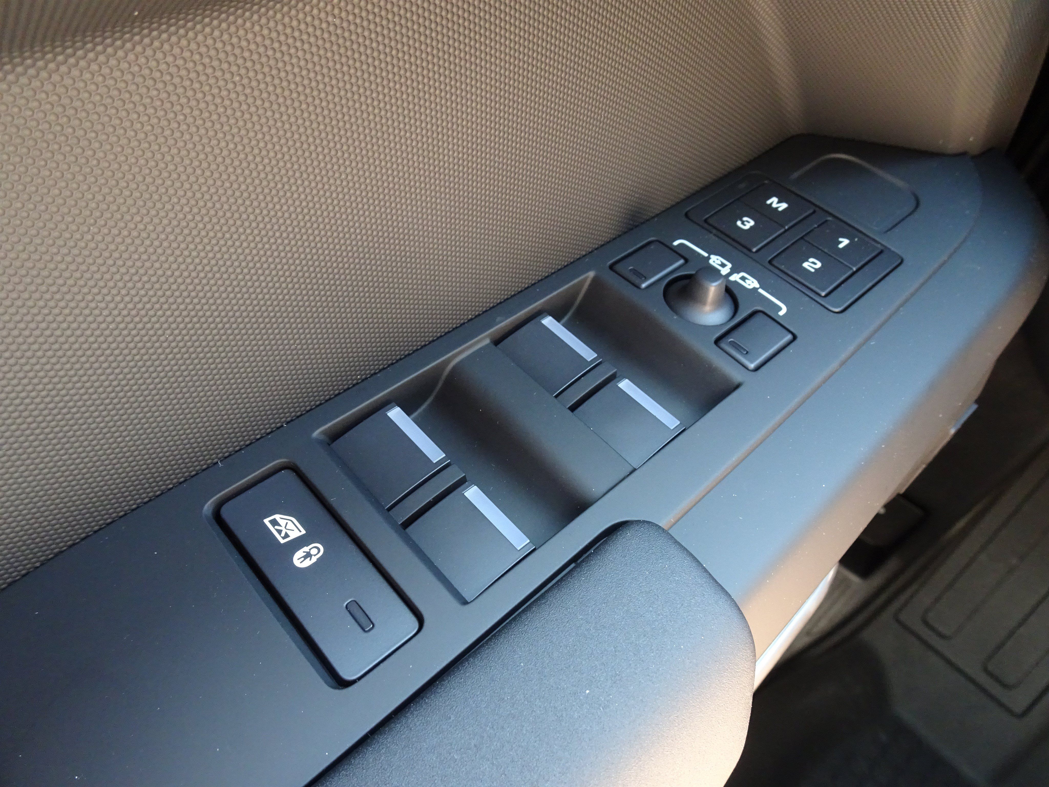 Certified 2025 Land Rover Defender 110 S AWD/4WD image 30