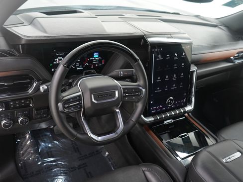 Used 2025 GMC Yukon Denali w/ Denali Reserve Package image 28