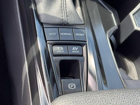 Used 2025 Toyota Camry SE w/ Convenience Package AWD/4WD image 34