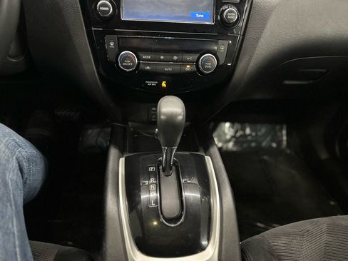 Used 2015 Nissan Rogue SV w/ SV Premium Package image 23