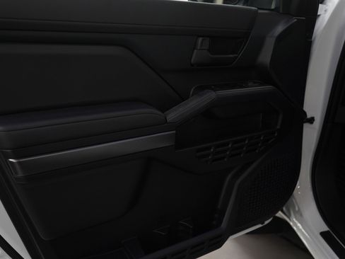 Used 2025 Toyota 4Runner SR5 image 23