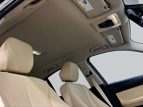 Used 2018 BMW 320i Sedan RWD image 14