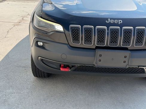Used 2019 Jeep Cherokee Trailhawk w/ Comfort/Convenience Group AWD/4WD image 28