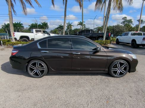 Used 2016 Honda Accord Touring image 4