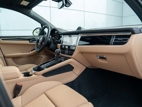 New 2026 Porsche Macan image 26