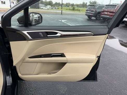 Used 2014 Ford Fusion SE w/ Equipment Group 202A FWD image 20