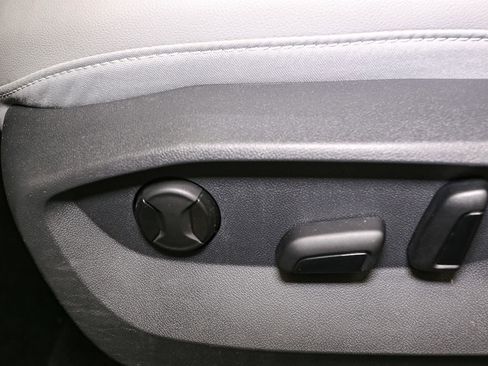 Certified 2022 Volkswagen Taos SE image 45