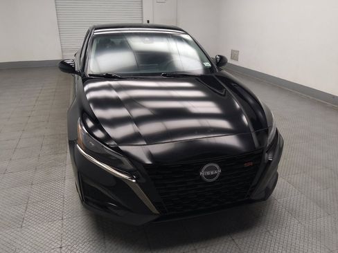 Used 2024 Nissan Altima 2.5 SR FWD image 14