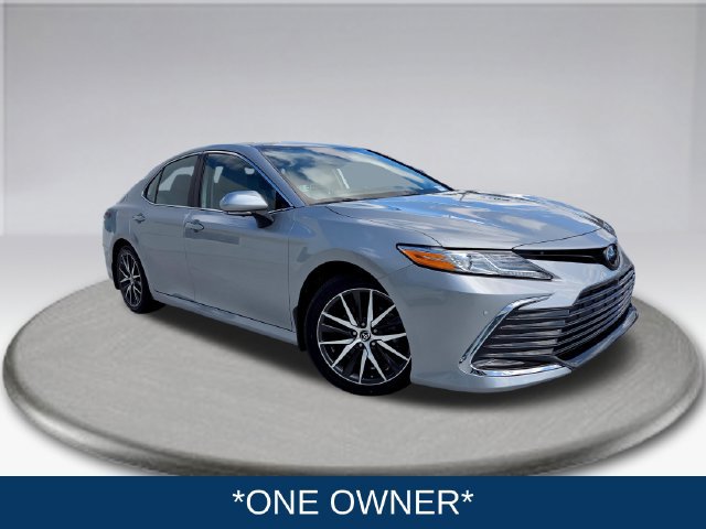 Used 2022 Toyota Camry XLE FWD image 2