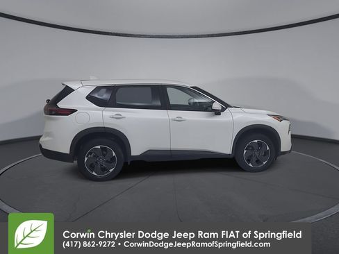Used 2025 Nissan Rogue SV AWD/4WD image 16