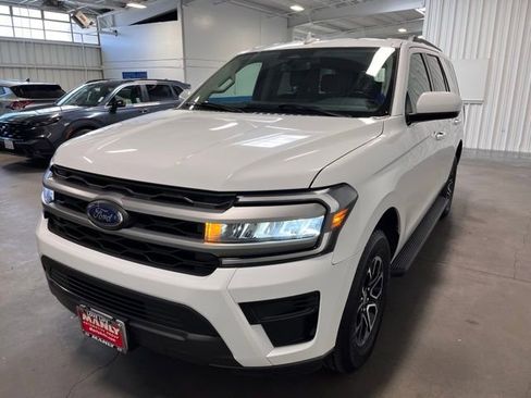 Used 2024 Ford Expedition XLT image 7