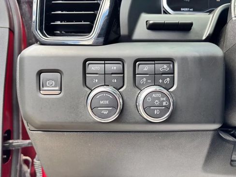 Used 2024 GMC Sierra 2500 AT4 w/ AT4 Premium Plus Package AWD/4WD image 14