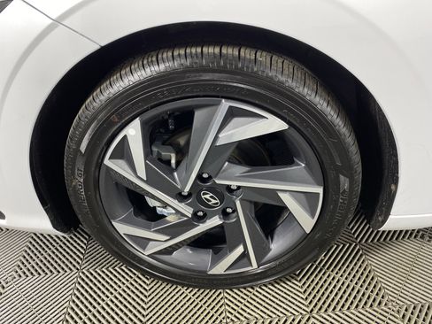 Used 2025 Hyundai Elantra SEL image 14