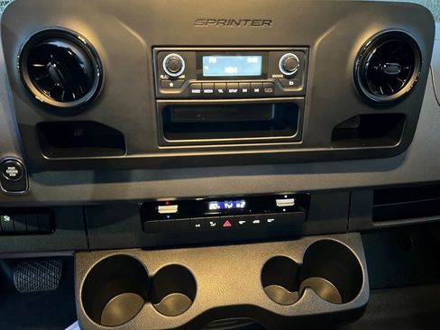Used 2021 Mercedes-Benz Sprinter 2500 image 26