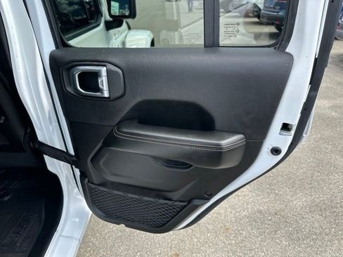 Used 2024 Jeep Wrangler Unlimited Sahara w/ Technology Group AWD/4WD image 12