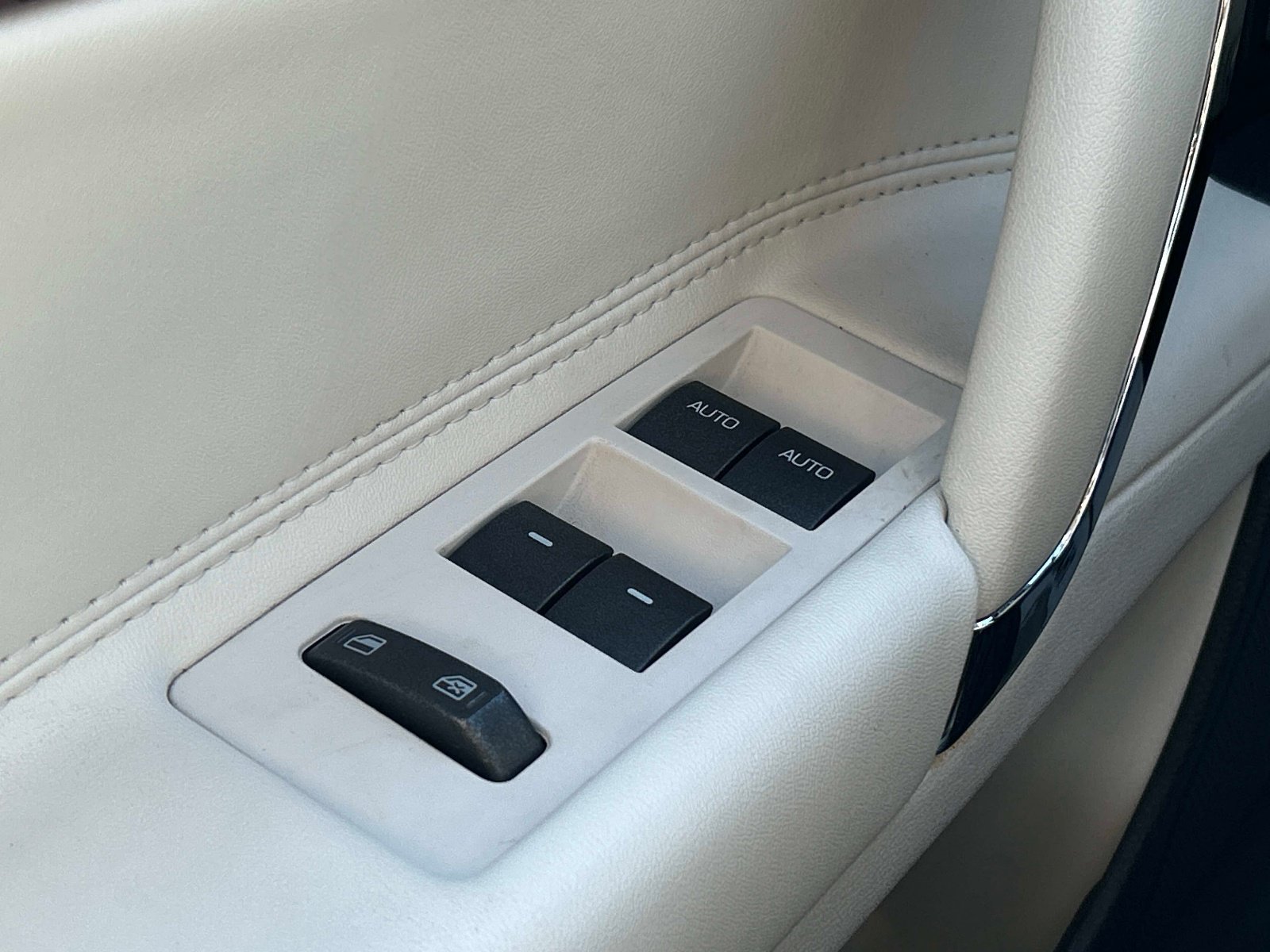 Used 2011 Lincoln MKZ Hybrid w/ 201A Rapid Spec Order Code FWD image 32
