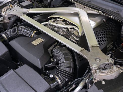 Used 2019 Aston Martin V8 Vantage Coupe RWD image 43