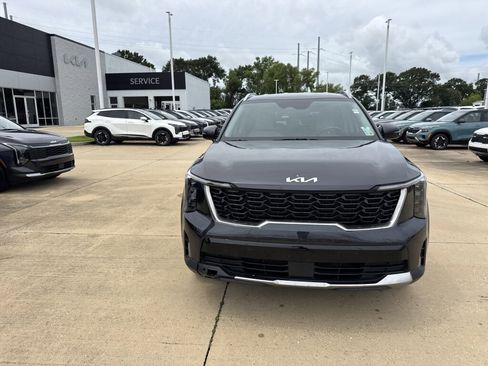 Certified 2025 Kia Sorento S FWD image 7