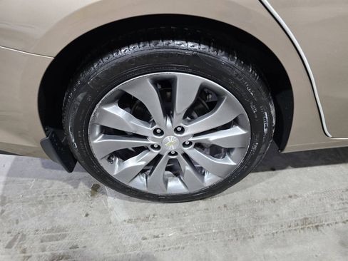 Used 2018 Chevrolet Malibu Premier w/ Premier Sun and Wheel Package FWD image 22