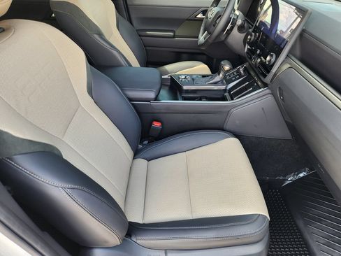 Used 2024 Lexus GX 550 AWD/4WD image 14