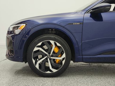 Used 2023 Audi e-tron Premium Plus w/ Premium Plus Package image 32