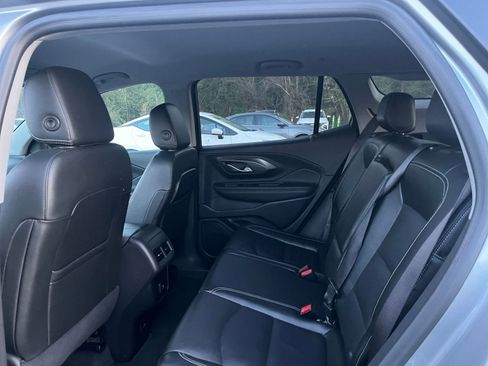 Used 2024 GMC Terrain SLT image 27