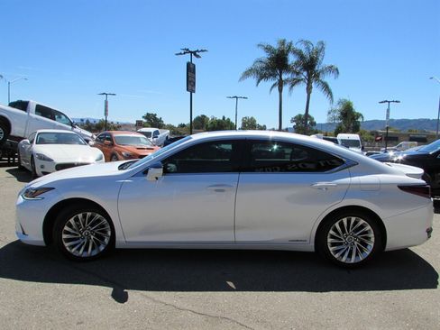 Used 2021 Lexus ES 300h w/ Accessory Package FWD image 4