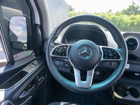 Used 2023 Mercedes-Benz Sprinter 3500 image 20