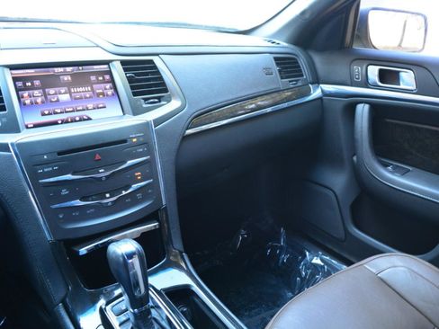 Used 2013 Lincoln MKS image 21